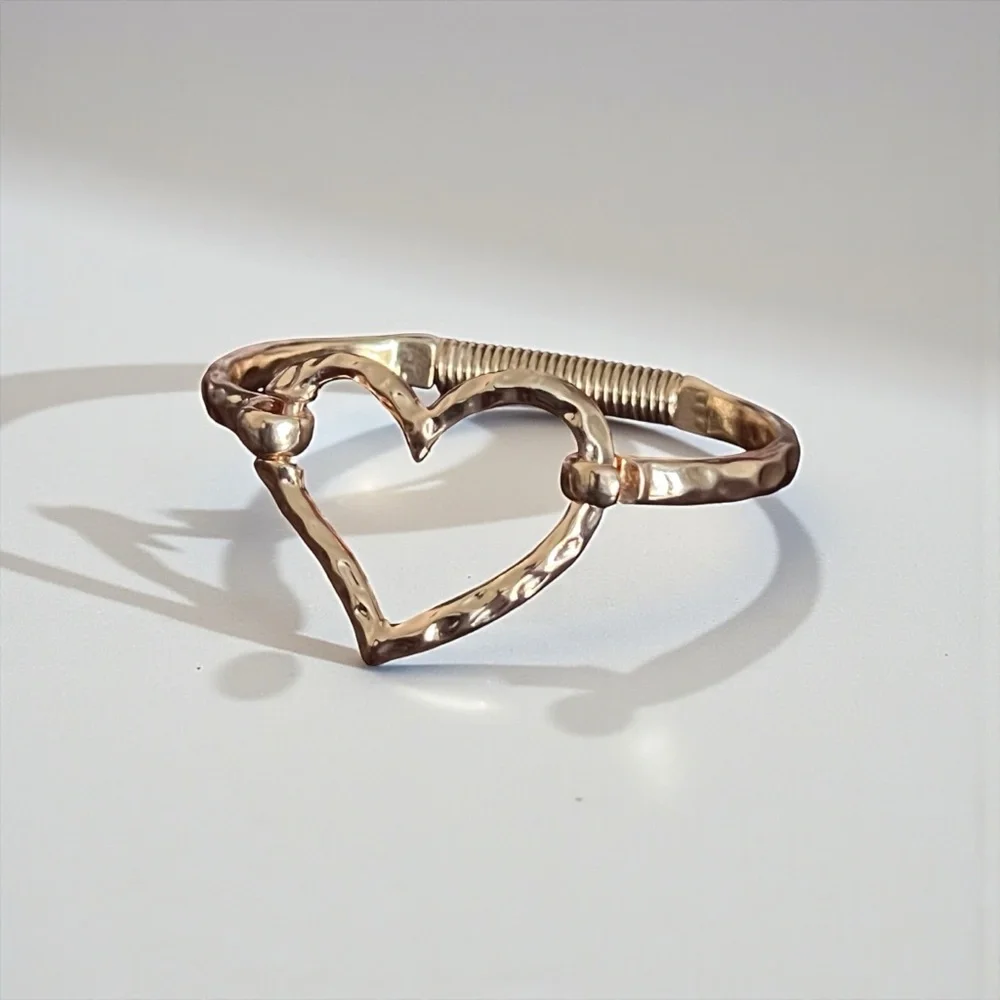 Gold Heart-Shaped Women's Bracelet - Picture 3 of 7